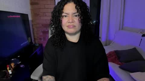 girl_inline online show from November 22, 2025, 11:26 pm