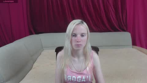 Snapshot of girl_summer97 chatting on May 29, 2026, 12:47 pm Katia online show from May 29, 2026, 12:47 pm