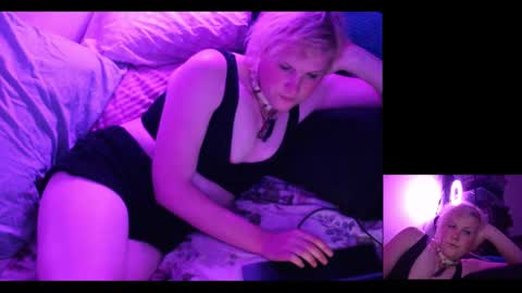 girldell online show from January 14, 2026, 3:01 am