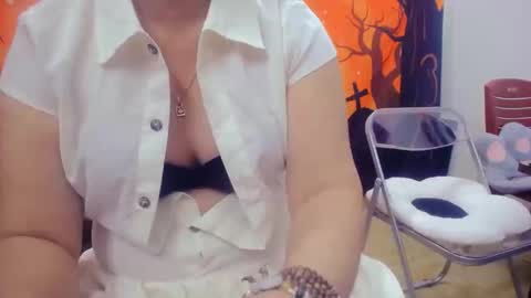 girlhanoi online show from November 4, 2025, 12:59 pm