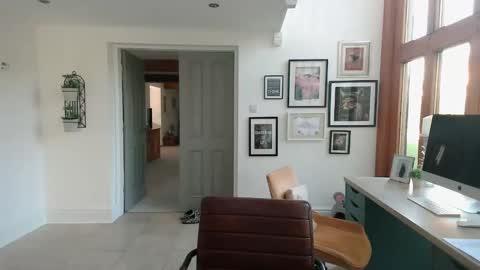 girlsandbikes online show from September 16, 2025, 8:15 am