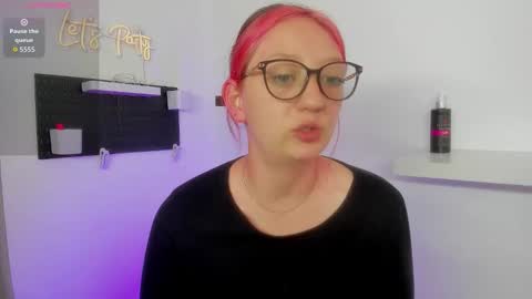 Maze    Thumbs up online show from October 22, 2025, 3:23 pm