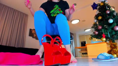 GIRLSQUIRTS  FOLLOW ME online show from December 23, 2024, 4:01 am