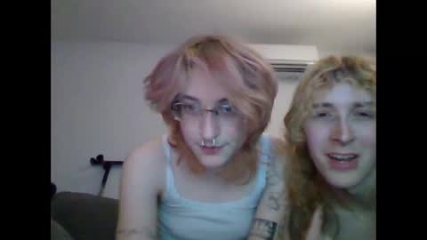 girlw0rm online show from March 4, 2025, 5:21 am