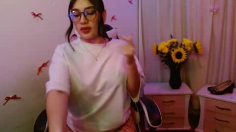 Snapshot of giselle_greey chatting on September 27, 2025, 5:12 am giselle_greey online show from September 27, 2025, 5:12 am