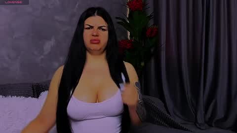 Giulia online show from May 27, 2026, 3:14 am