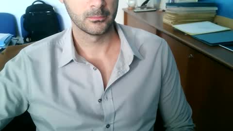 giuseppevai1 online show from November 4, 2025, 9:52 am