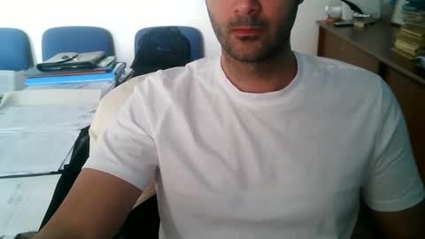 giuseppevai1 online show from April 17, 2026, 3:59 pm