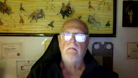 giutomma930394 online show from April 16, 2026, 9:26 pm