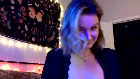 givemesweetdreams online show from December 27, 2024, 1:53 am