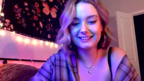 givemesweetdreams online show from January 24, 2025, 3:22 am