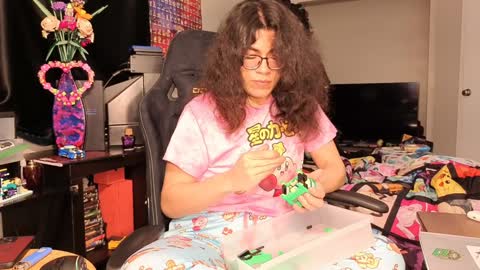 glaceon9 online show from January 30, 2025, 8:01 am