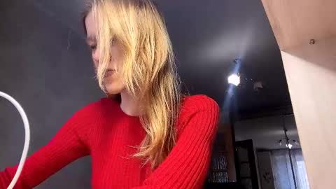 Snapshot of gladyswigg chatting on April 2, 2026, 9:07 am gladyswigg online show from April 2, 2026, 9:07 am