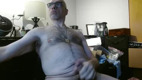 glaikind925958 online show from April 4, 2026, 3:49 am