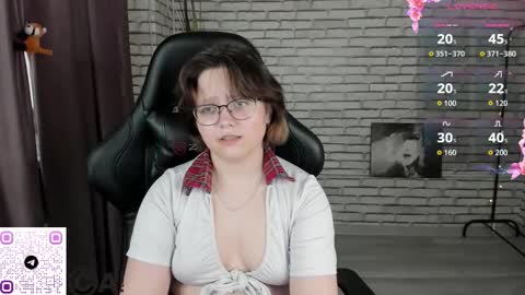 glimmer_goddesss online show from November 1, 2025, 9:22 am