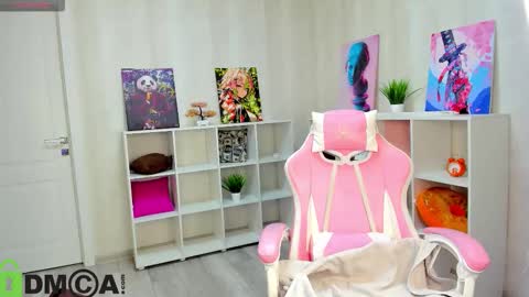 glimmer_goddesss online show from November 23, 2025, 9:20 am