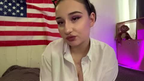Milena online show from May 4, 2026, 6:09 am