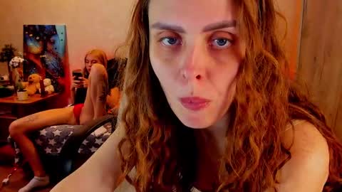 Gloria Wood online show from December 5, 2024, 10:45 pm