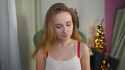 Snapshot of glossy_babe_ chatting on December 19, 2025, 2:13 pm Monica online show from December 19, 2025, 2:13 pm