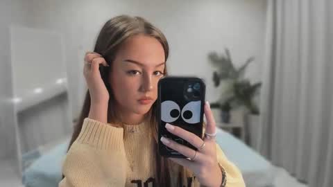 Lina online show from October 27, 2025, 8:29 am