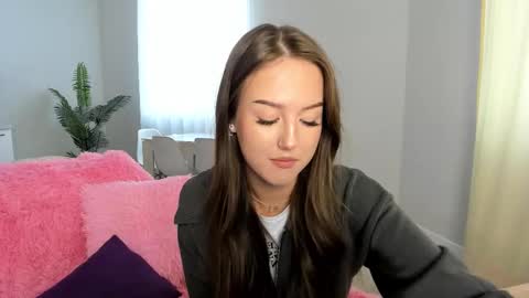 Snapshot of go0d_grl chatting on February 15, 2026, 8:35 am Lina online show from February 15, 2026, 8:35 am