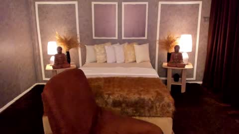 Snapshot of goddess_dione chatting on January 14, 2025, 4:47 am Goddess Dione online show from January 14, 2025, 4:47 am