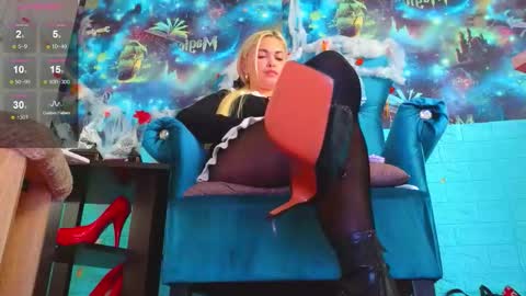 Mrs. Isabella online show from October 23, 2025, 5:40 am