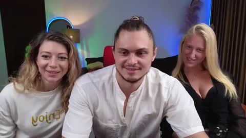 Snapshot of goddess_marylin chatting on December 7, 2024, 3:14 am 330 UTC2 girls online show from December 7, 2024, 3:14 am