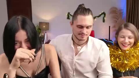 Snapshot of goddess_marylin chatting on December 24, 2024, 3:38 am 330 UTC2 girls online show from December 24, 2024, 3:38 am