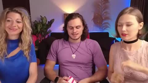 Snapshot of goddess_marylin chatting on January 12, 2025, 3:28 am 330 UTC2 girls online show from January 12, 2025, 3:28 am