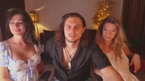 Snapshot of goddess_marylin chatting on February 21, 2025, 2:50 am 330 UTC2 girls online show from February 21, 2025, 2:50 am