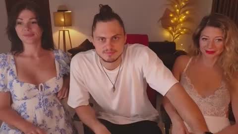 Snapshot of goddess_marylin chatting on February 27, 2025, 1:38 am 330 UTC2 girls online show from February 27, 2025, 1:38 am