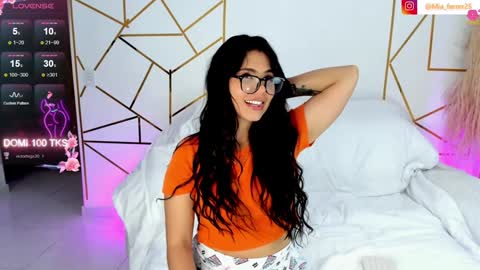 Mia online show from December 30, 2024, 4:31 am