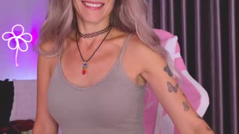 Snapshot of goddess_stars chatting on June 10, 2026, 12:37 pm Katarina online show from June 10, 2026, 12:37 pm