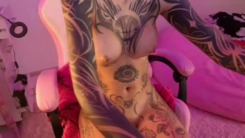 Snapshot of goddess_vee_ chatting on January 14, 2026, 3:06 pm vee online show from January 14, 2026, 3:06 pm