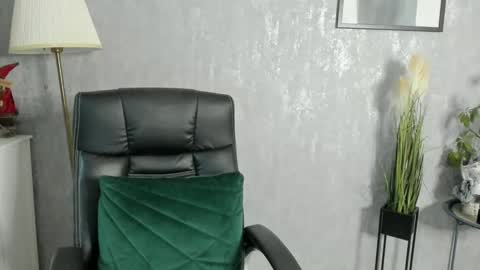 Mistress online show from December 7, 2024, 7:27 am