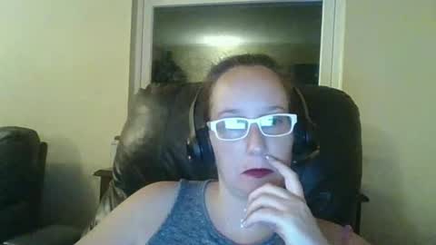 Snapshot of goddessmilfcrysyal chatting on November 18, 2025, 9:14 am Crystal online show from November 18, 2025, 9:14 am