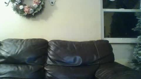 Snapshot of goddessmilfcrysyal chatting on December 4, 2025, 5:39 am Crystal online show from December 4, 2025, 5:39 am