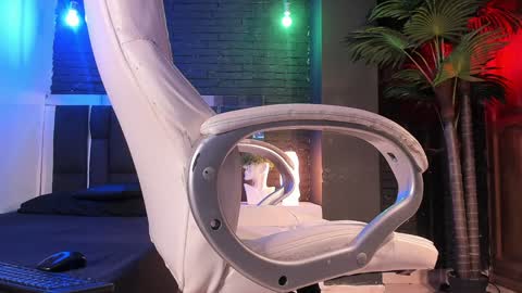 HUAN online show from January 5, 2025, 3:53 am