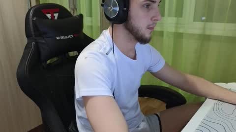 Golden boyyy21 online show from December 13, 2025, 7:53 pm