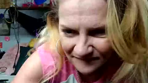 goldendoll1704 online show from February 15, 2026, 7:38 am