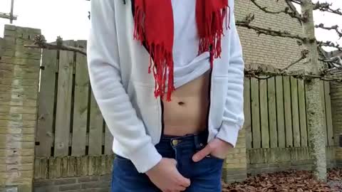   online show from December 22, 2025, 12:35 pm