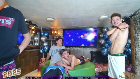 Snapshot of goldenjoi chatting on December 20, 2024, 3:53 pm GOLDENJOI online show from December 20, 2024, 3:53 pm