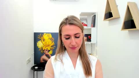 Olivia online show from February 17, 2025, 3:53 pm