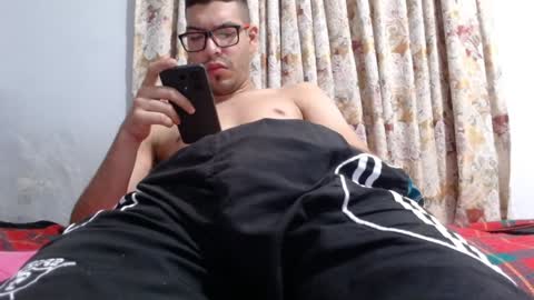 Snapshot of gollfather97 chatting on February 6, 2025, 3:09 pm julin Andrs online show from February 6, 2025, 3:09 pm