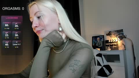 Snapshot of goodg_oddamn chatting on December 15, 2024, 8:58 pm SOPHIE online show from December 15, 2024, 8:58 pm