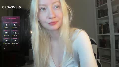 Snapshot of goodg_oddamn chatting on September 24, 2025, 4:16 am SOPHIE online show from September 24, 2025, 4:16 am