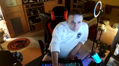 google5001 online show from October 17, 2025, 10:45 pm