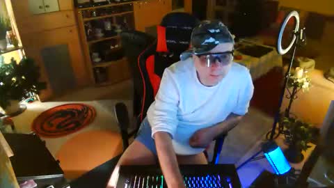 google5001 online show from February 28, 2026, 8:21 pm