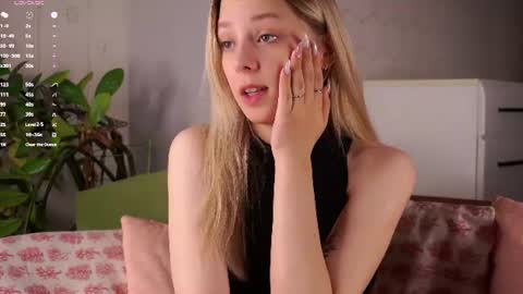 Luna online show from June 18, 2026, 2:23 am